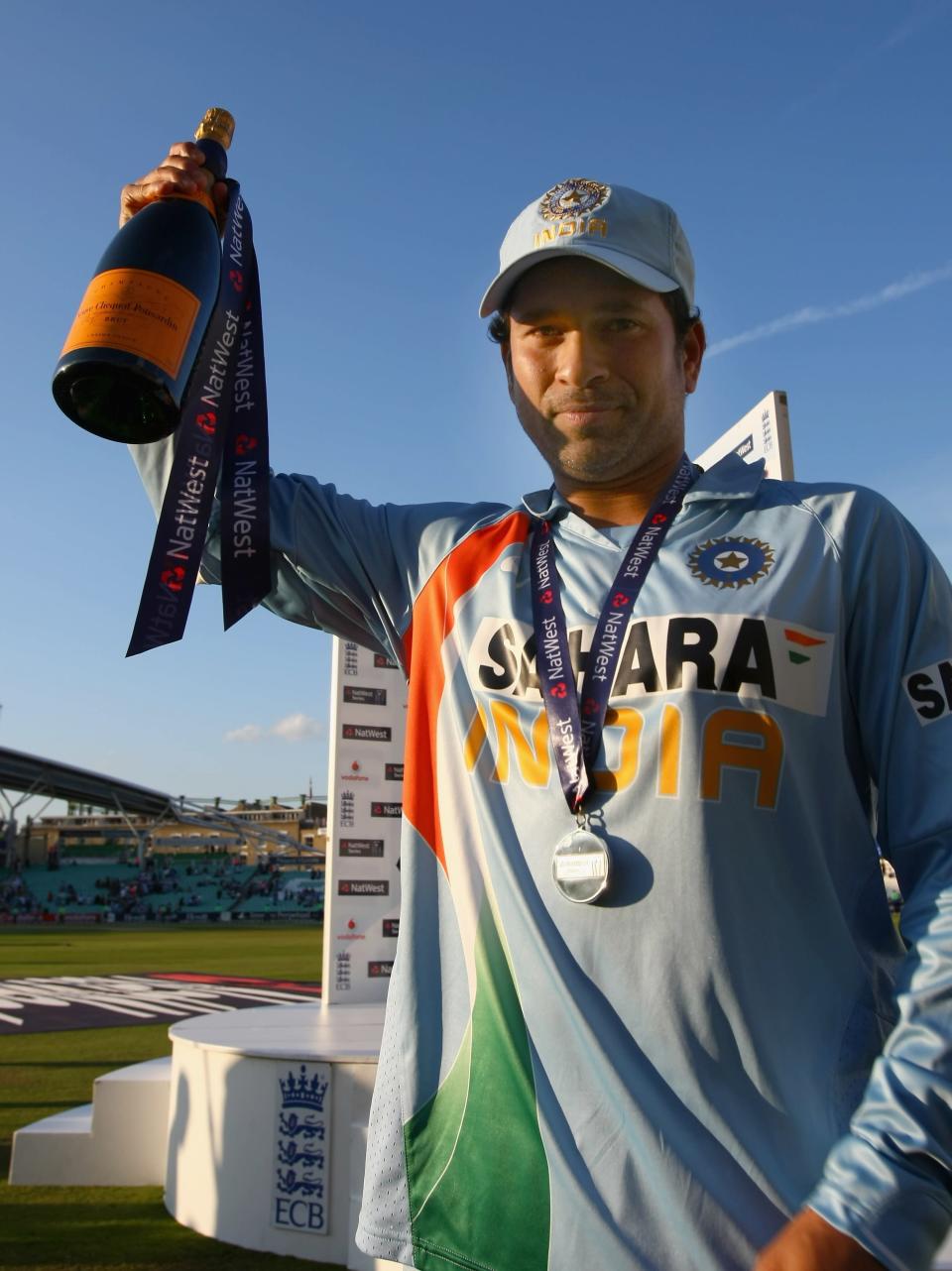 LONDON - SEPTEMBER 05: Sachin Tendulkar of India with his man of the match award after the 6th NatWest ODI between England and India at the Oval on September 5, 2007 in London, England. (Photo by Clive Rose/Getty Images)
