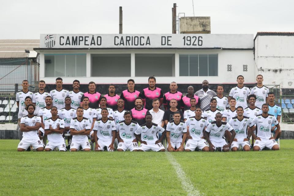 Time joga a série C do carioca, equivalente a quarta divisão. Os atletas fixos são os das categorias de base (Foto: Arquivo Pessoal)