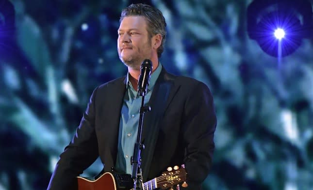 Watch Blake Shelton’s performance at the 2017 People’s Choice Awards here