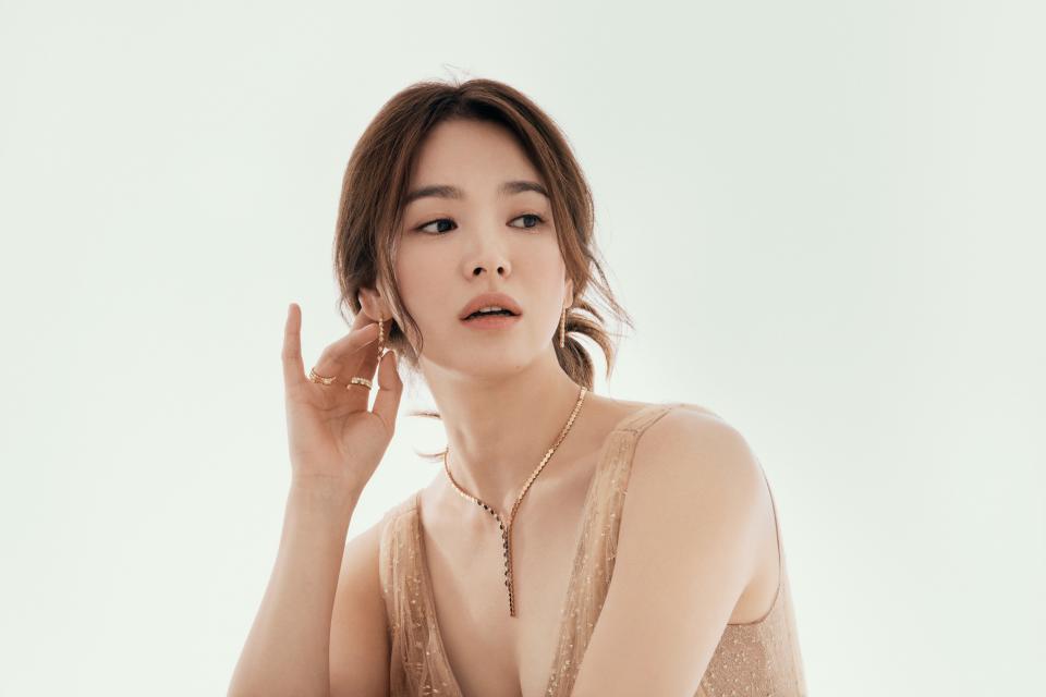 Song Hye-kyo models Bee My Love collection. (PHOTO: Chaumet)