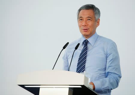 FILE PHOTO - Singapore's Prime Minister Lee Hsien Loong speaks in Singapore September 2, 2014. REUTERS/Edgar Su/File Photo