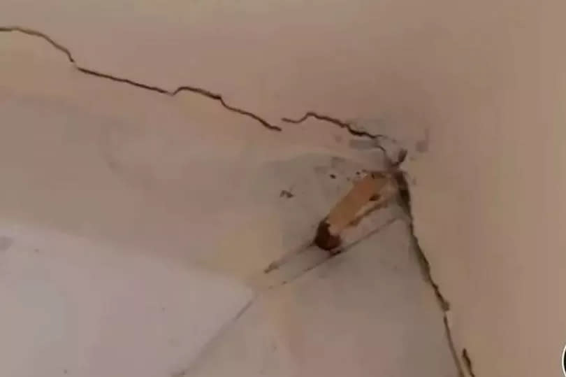 The pair reported cracks in the wall and chipped paint on the skirting board in the hotel