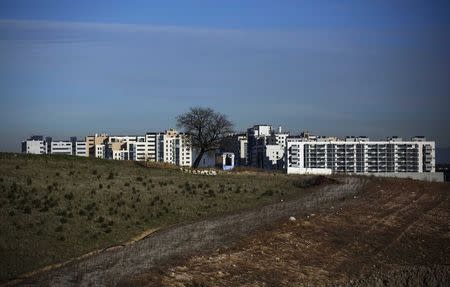A general view shows the Valdebebas neighbourhood in Madrid December 10, 2014. Spain is building again after seven years of crushing downturn in the construction sector with investment in house-building registering its first quarterly rise since before the crisis in the three months from June to September. REUTERS/Andrea Comas