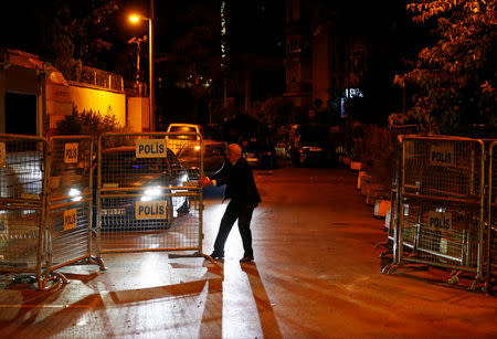 A security ofiicial holds barriers as officials leave Saudi Arabia's consulate in Istanbul, Turkey October 16, 2018. REUTERS/Osman Orsal