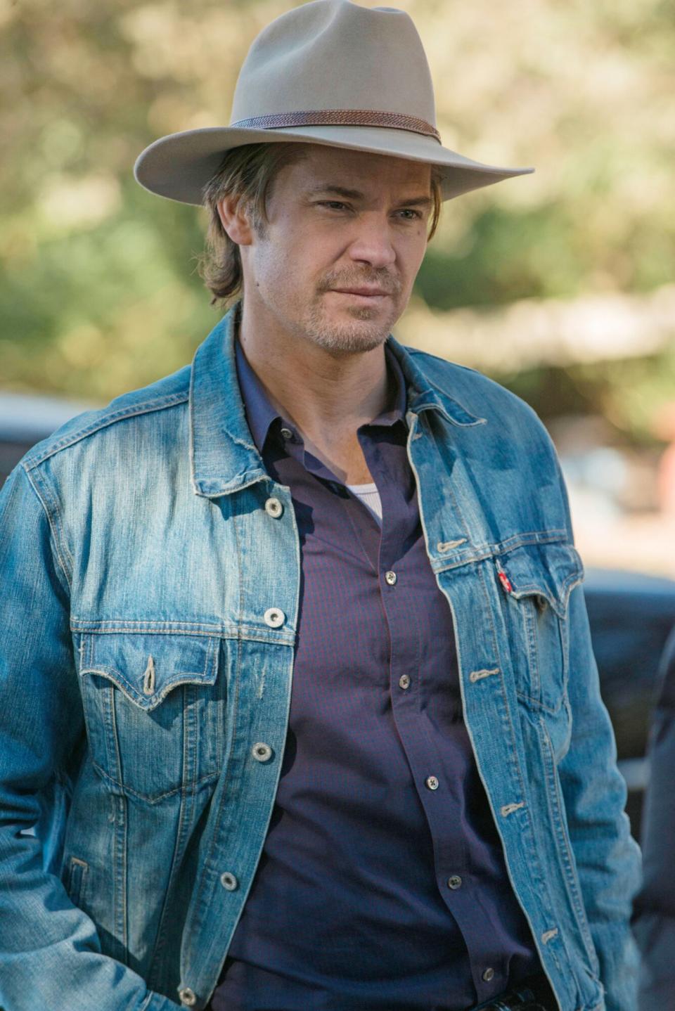 JUSTIFIED, Timothy Olyphant in 'The Bird Has Flown'