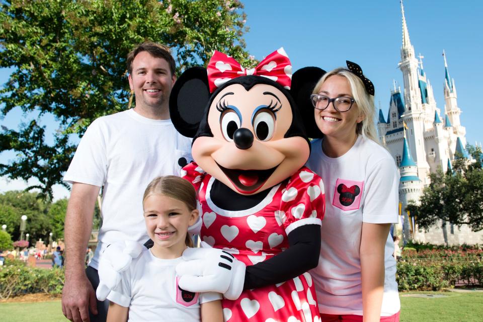 Jamie Lynn Spears poses with her husband and daughter at the Magic Kingdom park (Getty Images)