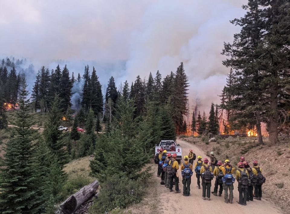 McLane briefs his crew on the plan ahead of an overnight burn operation in northern Washington in 2021 (Courtesy of Ben McLane)