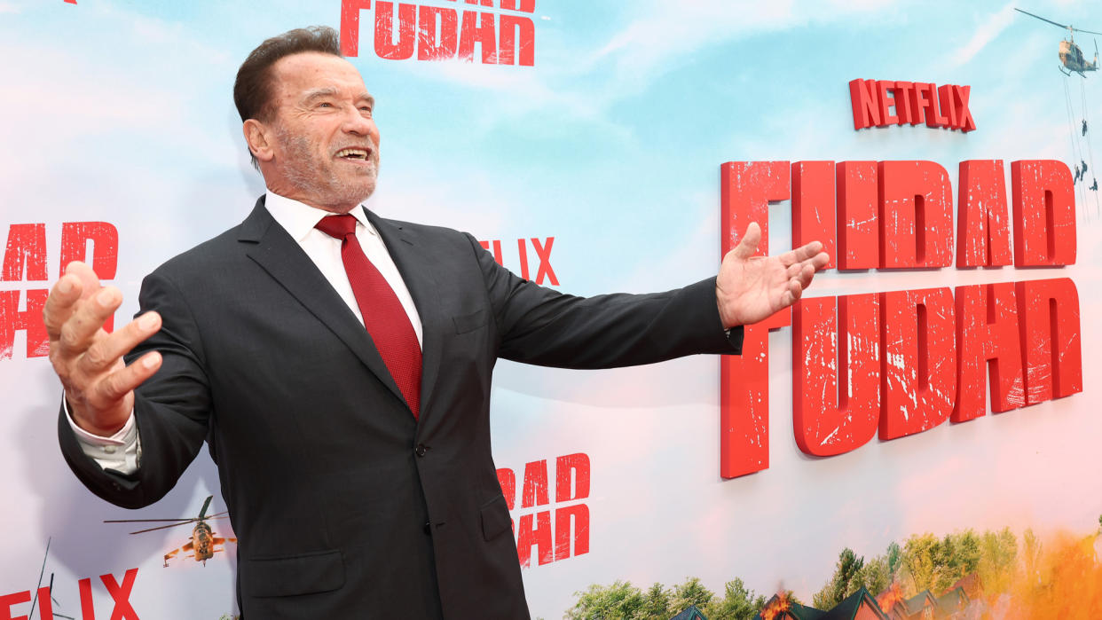  Arnold Schwarzenegger poses for photographs at the premiere for Netflix's Fubar TV show 