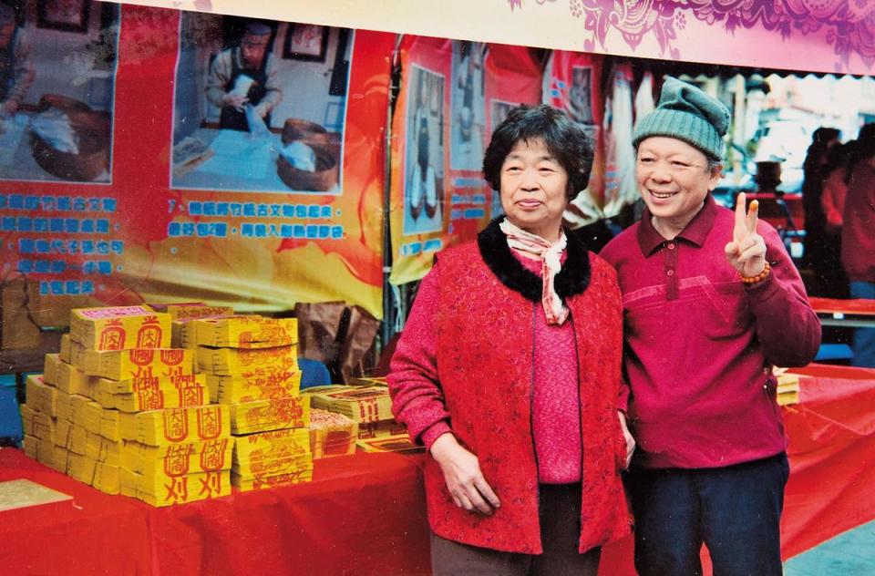 陳坤輝與太太接手家業30多年，太太卻在2個多月前因洗腎離世，他只能在工作中撫平傷痛。（陳坤輝提供）