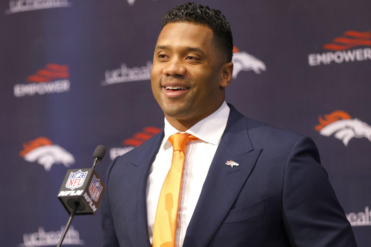 A day with Russell Wilson: Broncos star coaches kids, helps community with  foundation