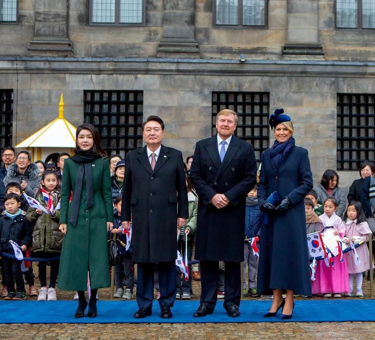 La primera dama Kim Keon-hee y el presidente de República de Corea, Yoon Suk-yeol junto a los reyes de los Países Bajos, Guillermo y Máxima Zorreguieta (Foto: Instagram @koninklijkhuis / Albert Nieboer)