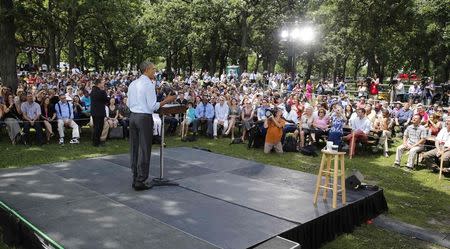 U.S. President Barack Obama participates in a town hall meeting at Minnehaha Park in Minneapolis, June 26, 2014. REUTERS/Larry Downing