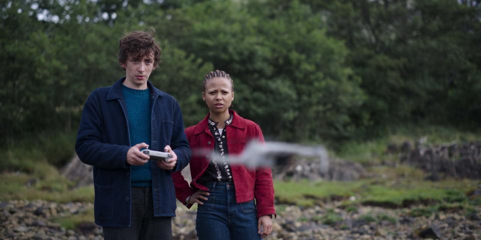 Samuel Blenkin as Davis, Myha'la Herrold as Pia in Loch Henry - Black Mirror. (Netflix)
