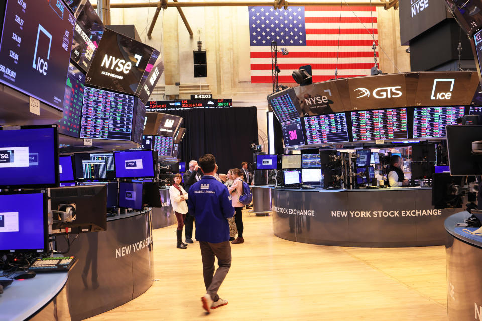 NEW YORK, NEW YORK - APRIL 12: Traders work on the floor of the New York Stock Exchange during afternoon trading on April 12, 2022 in New York City. Data released this morning showed that inflation rose 8.5 percent in March, the highest annual increase since December 1981, amid energy prices soaring due to Russia&#39;s war in Ukraine. (Photo by Michael M. Santiago/Getty Images)