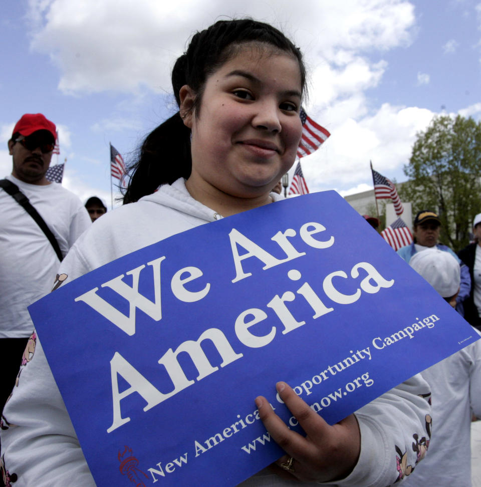 La población latina es más joven y de crecimiento mayor que otros grupos poblacionales en EEUU. (AP Photo/Rick Bowmer)
