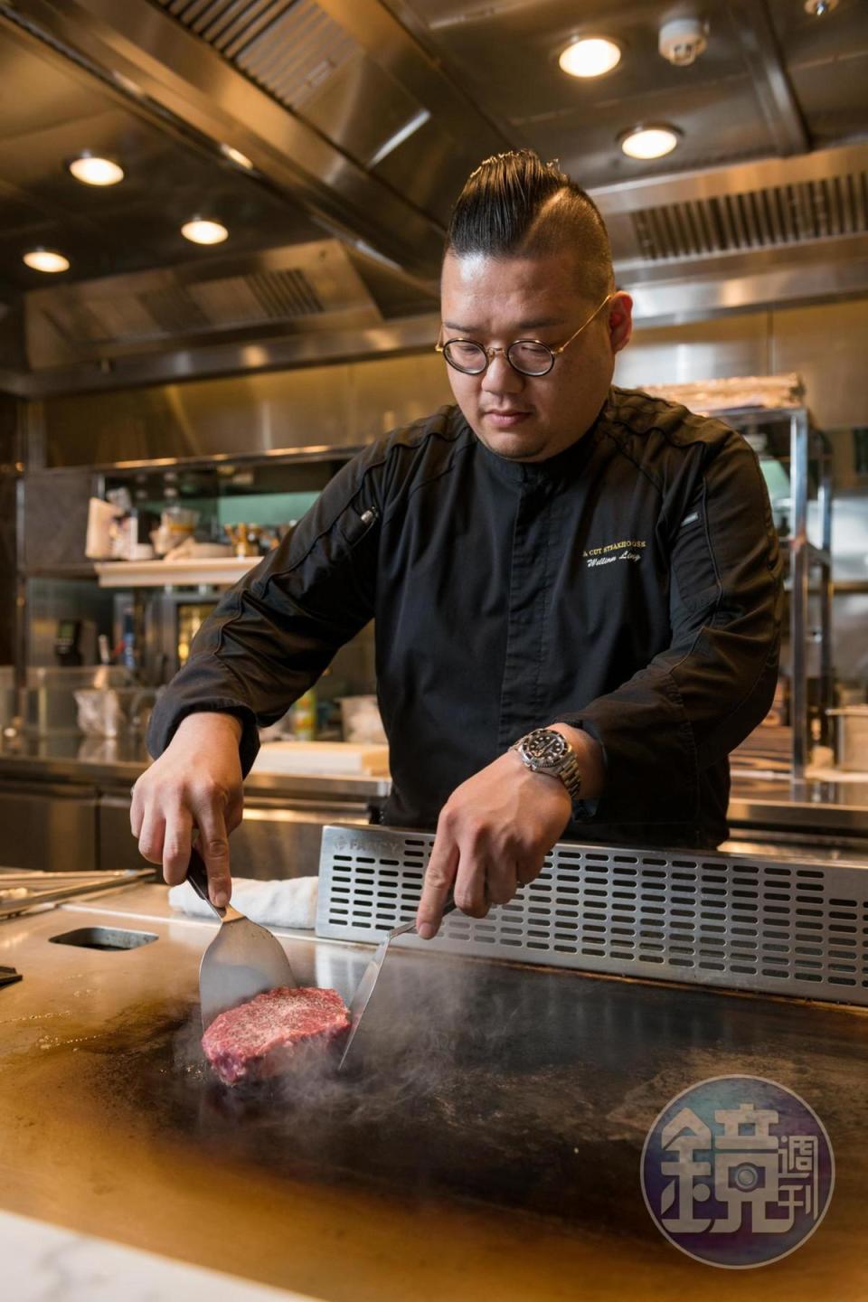 「A CUT牛排館」主廚凌維廉有15年西餐資歷。