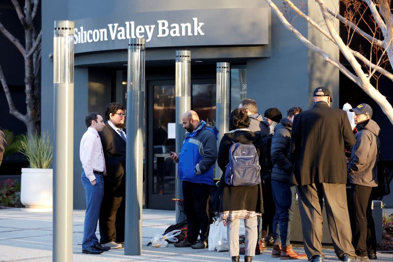 FILE PHOTO: Customers stand outside the Silicon Valley Bank headquarters in Santa Clara