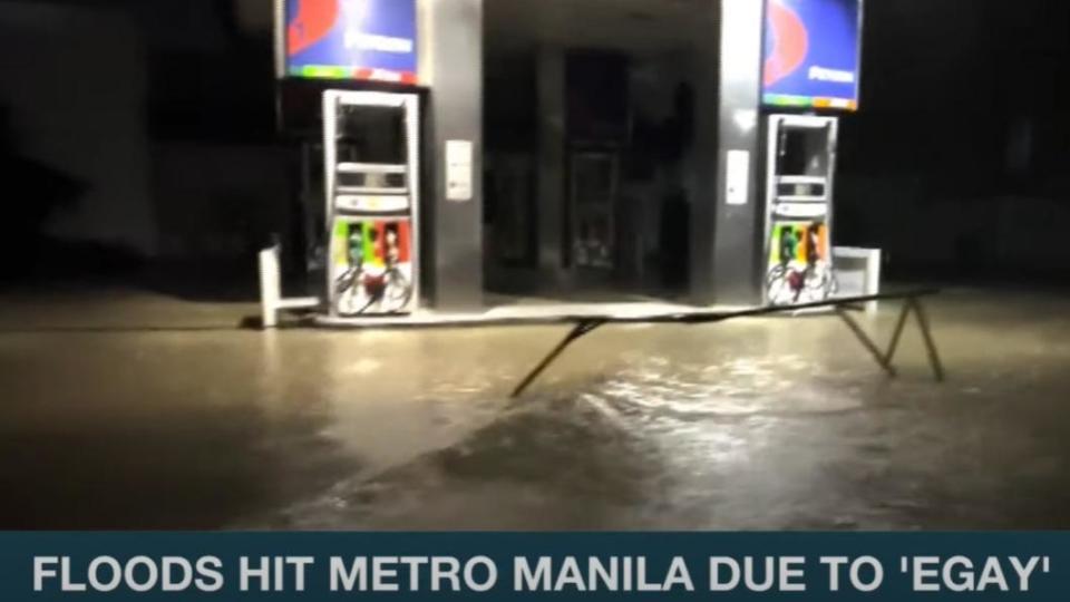 菲律賓遭逢杜蘇芮颱風侵襲，馬尼拉等眾多地區都出現淹水和狂風。（圖／翻攝自ANC 24/7新聞影片）