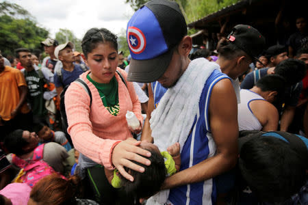 Honduran migrants, part of a caravan trying to reach the U.S., rest after arriving to the border between Honduras and Guatemala, in Agua Caliente, Guatemala October 15, 2018. REUTERS/Jorge Cabrera