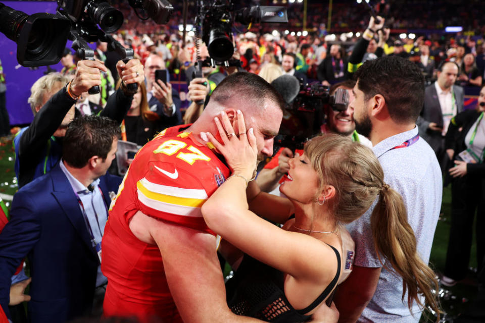 LAS VEGAS, NEVADA - FEBRUARY 11: Travis Kelce #87 of the Kansas City Chiefs and Taylor Swift embrace after defeating the San Francisco 49ers  in overtime during Super Bowl LVIII at Allegiant Stadium on February 11, 2024 in Las Vegas, Nevada. (Photo by Ezra Shaw/Getty Images)