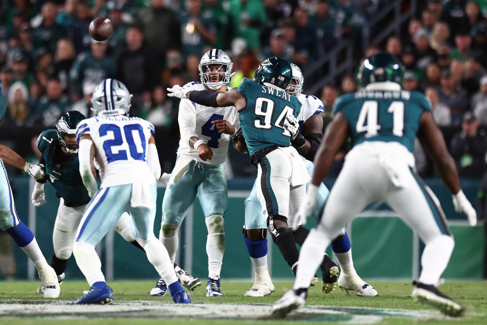 PHILADELPHIA, PENNSYLVANIA - NOVEMBER 05: Dak Prescott #4 of the Dallas Cowboys passes past Josh Sweat #94 of the Philadelphia Eagles at Lincoln Financial Field on November 05, 2023 in Philadelphia, Pennsylvania. (Photo by Tim Nwachukwu/Getty Images)