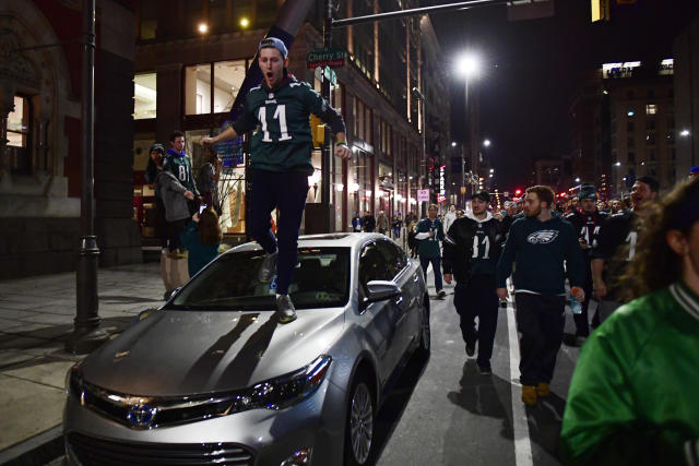 Eagles fans swarm steps of Philly Art Museum