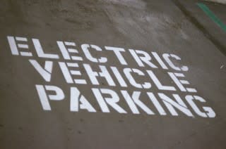 Electric vehicle parking by Flickr user aaron_anderer, used under Creative Commons license