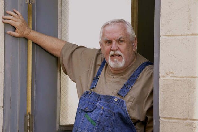 Pictured: John Ratzenberger as Abe in POKER FACE Season 1 Episode 2