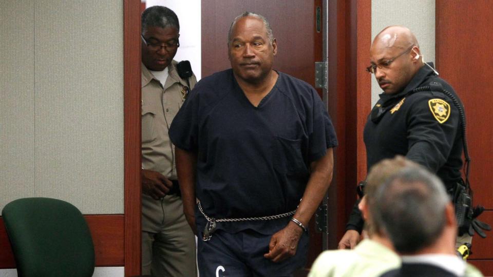 PHOTO: O.J. Simpson arrives at an evidentiary hearing in Clark County District Court, May 16, 2013, in Las Vegas.  (Steve Marcus/Getty Images)