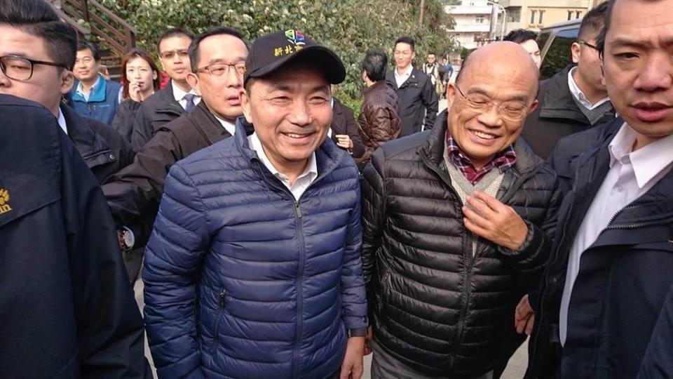 新北市長侯友宜（左）、行政院長蘇貞昌（右）。（資料照，吳岳修攝）