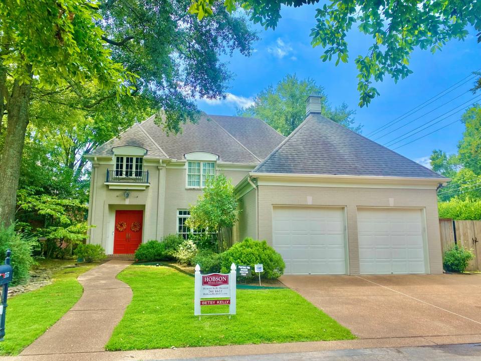 A listing by East Memphis-based Hobson Realtors' Betsy Kelly and Eleanore Kelly Maynard at 5557 Hackberry Cove in Memphis.