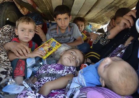 Displaced people, who fled from the violence in the province of Nineveh, arrive at Sulaimaniya province in this August 8, 2014 file photo. REUTERS/Stringer/Files