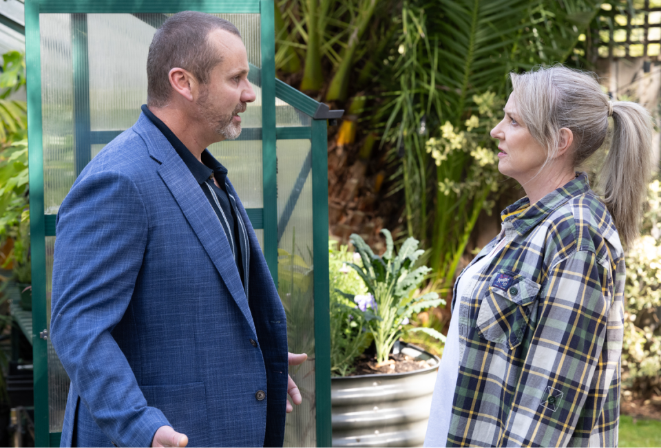 toadie rebecchi and melanie pearson in neighbours