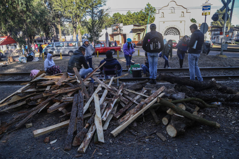 FOTOS | Caos económico en México por bloqueo de la CNTE a trenes en Michoacán