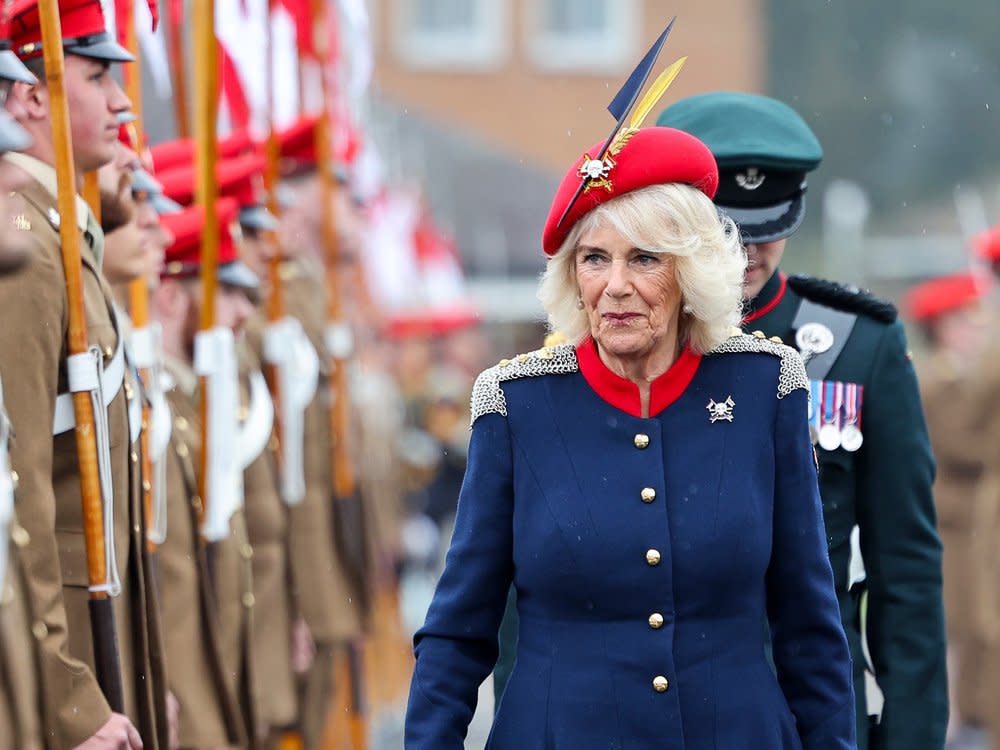 Königin Camilla hat am Montag das Militärregiment Royal Lancers besucht. (Bild: ddp)