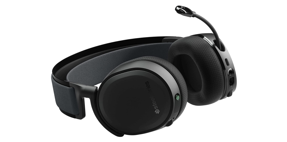 SteelSeries Arctis 7+ Wireless Gaming Headset. (Photo: Amazon SG)