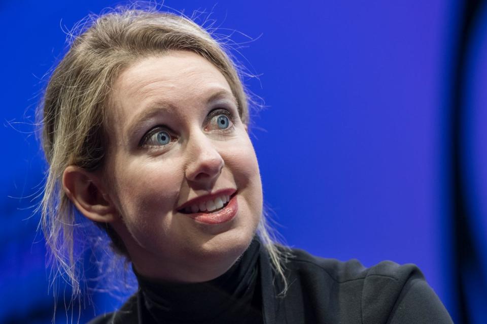 Elizabeth Holmes, fundadora y Directora Ejecutiva de Theranos Inc., hablando durante el Fortune Global Forum 2015 celebrado en San Francisco, California, Estados Unidos, el lunes 2 de noviembre de 2015. (Foto: David Paul Morris/Bloomberg vía Getty Images)