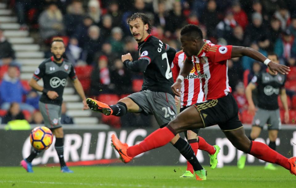 <p>Manolo Gabbiadini makes it 2-0 to Southampton</p>