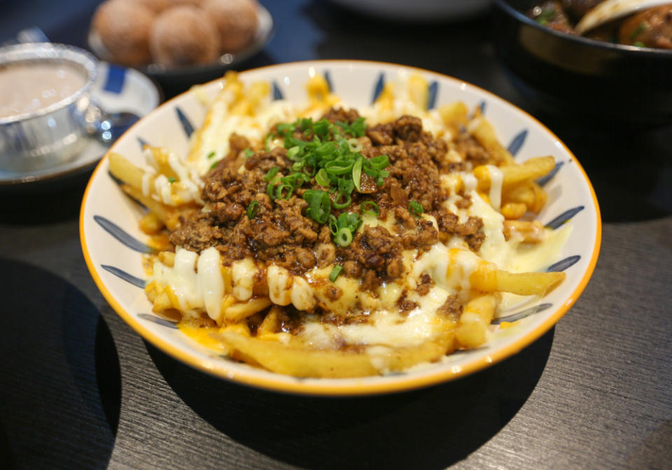 886 bistro - ah bao braised fries