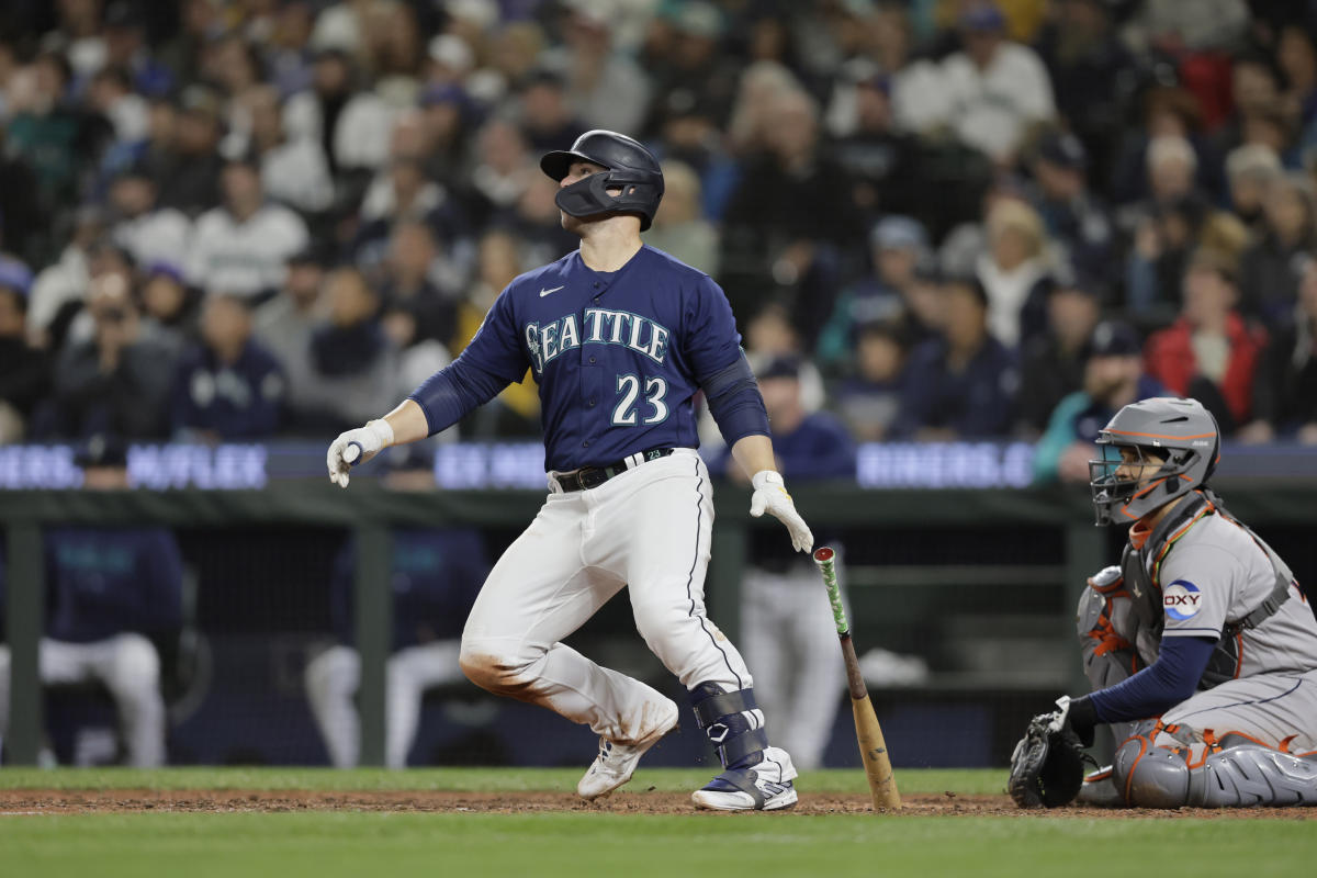 Mariners lose Game 2 to Houston, 1 game from elimination