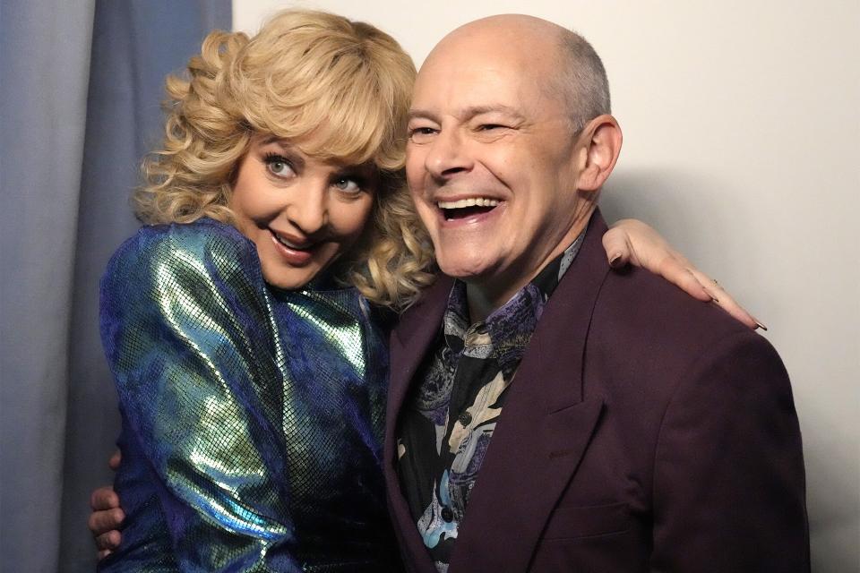 Wendi McLendon-Covey and Rob Corddry on the series finale of 'The Goldbergs'