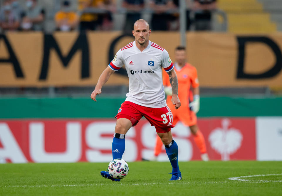 Toni Leistner of Hamburger SV in action during the DFB Cup first round match between Dynamo Dresden and Hamburger SV.