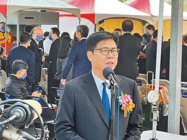 高雄市長陳其邁8日表示，針對協助大陸籍人士來台弔唁星雲大師，市府已在協助處理，內政部也會提供必要協助。（林雅惠攝）