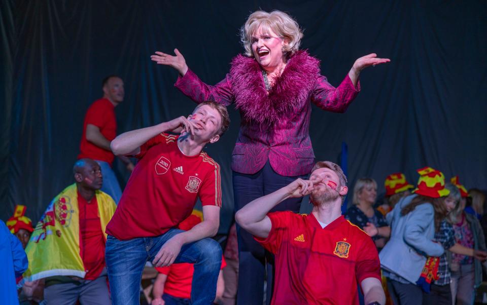 Susan Bullock (centre) as The Old Lady in Candide - JAMES GLOSSOP 