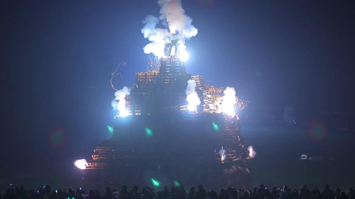 Astonishing Springhead Park Bonfire In Leeds Marks Guy Fawkes Night 