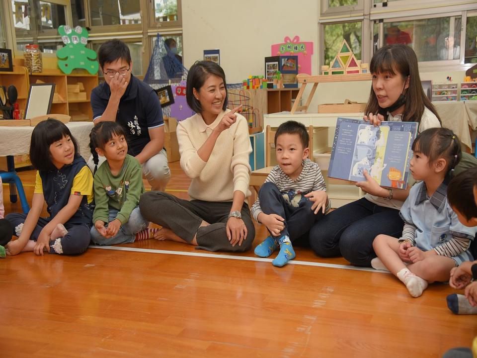 許淑華宣布南投縣國小附設幼兒園率先降低師生比。（圖：縣府提供）