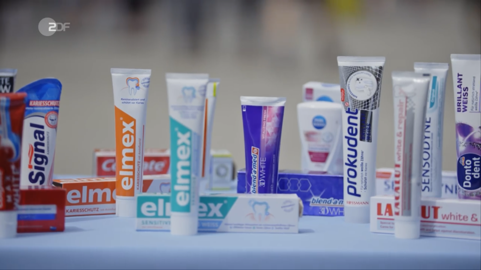 Zahnpasta mit Aufheller – ein absoluter Trend. Nur wirken sie nicht, wie versprochen. Foto: Screenshot / ZDF