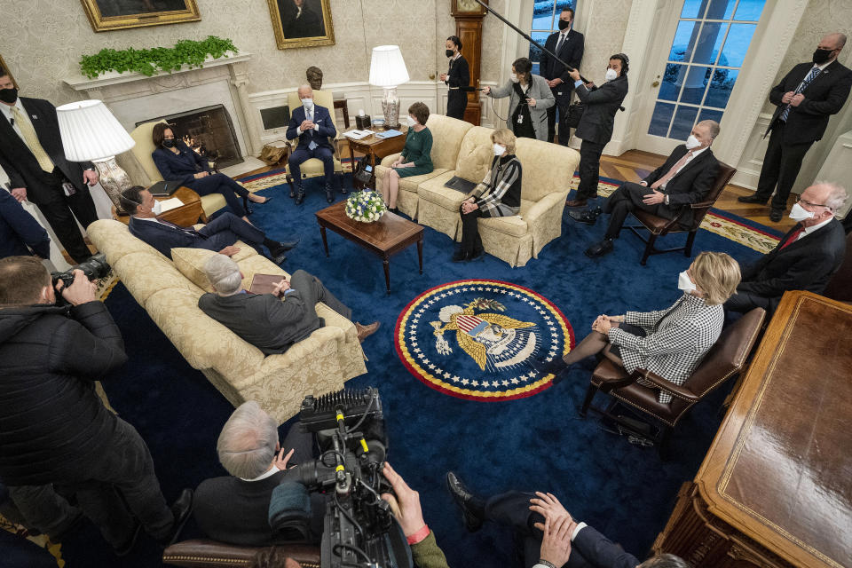 WASHINGTON, DC - FEBRUARY 01: U.S. President Joe Biden (Center R) and Vice President Kamala Harris (Center L) meet with 10 Republican senators, including Mitt Romney (R-UT), Bill Cassidy (R-LA), Susan Collins (R-ME), Lisa Murkowski (R-AK), Thom Tillis (R-NC), Jerry Moran (R-KS),  Shelley Moore Capito (R-WV) and others, in the Oval Office at the White House February 01, 2021 in Washington, DC. The senators requested a meeting with Biden to propose a scaled-back $618 billion stimulus plan in response to the $1.9 trillion coronavirus relief package Biden is currently pushing in Congress. (Photo by Doug Mills-Pool/Getty Images)