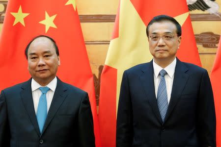 Chinese Premier Li Keqiang (R) and Vietnamese Prime Minister Nguyen Xuan Phuc attend a signing ceremony at the Great Hall of the People in Beijing, China, September 12, 2016. REUTERS/Lintao Zhang/Pool