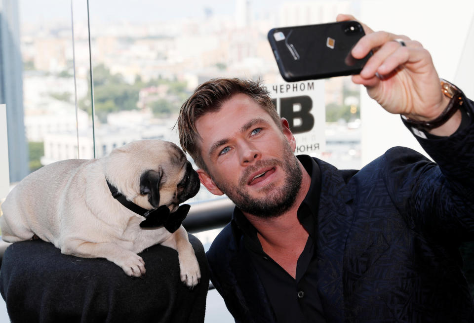 Chris Hemsworth scheint sich gerne mit Tieren zu fotografieren. (Bild: Reuters)